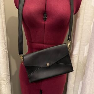 Portland Leather Envelope Convertible Black Crossbody Bag